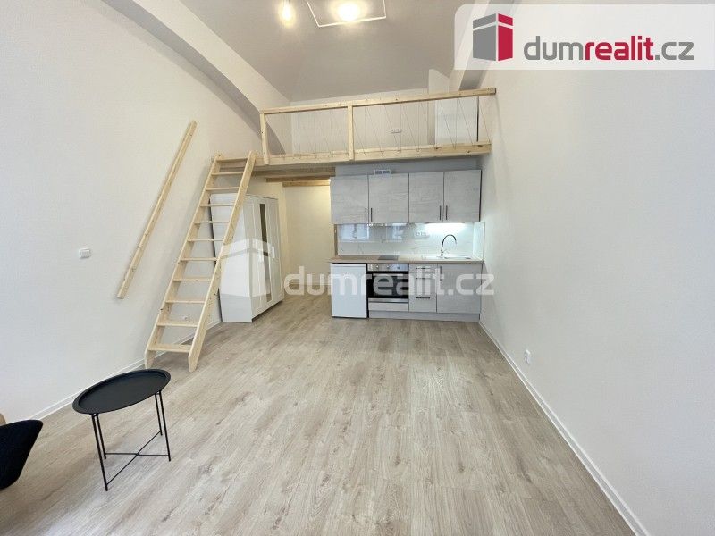 1+kk, Na Valentince, Praha, 42 m²