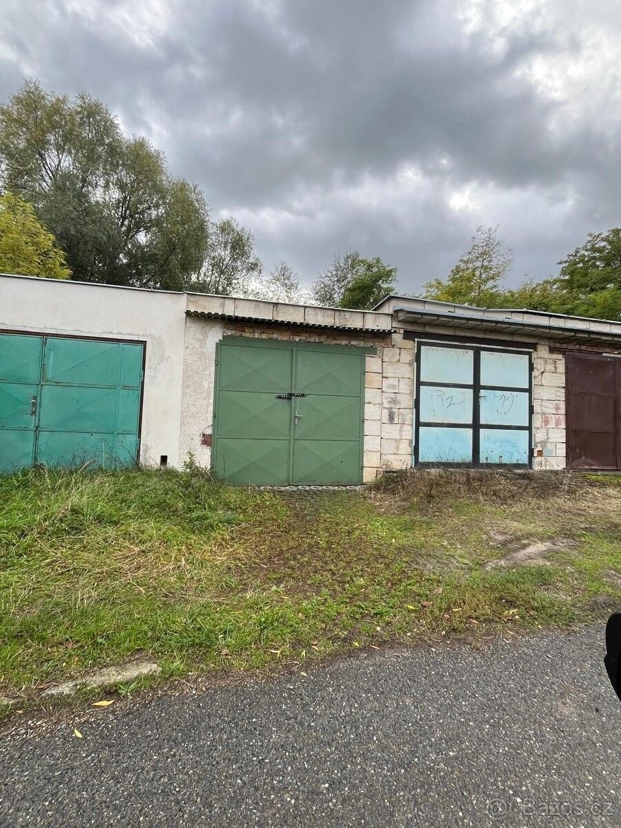 Garáže, Hustopeče u Brna, 693 01
