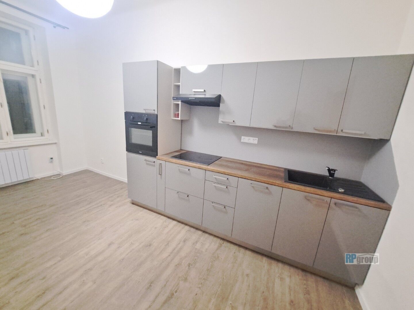 Pronájem byt 2+kk - Svornosti, Praha, 43 m²