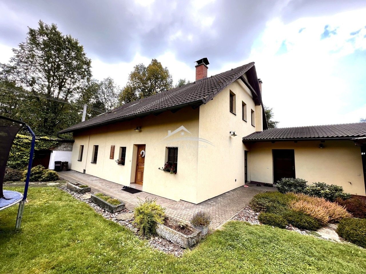 Prodej rodinný dům - Bartoušov, 330 m²