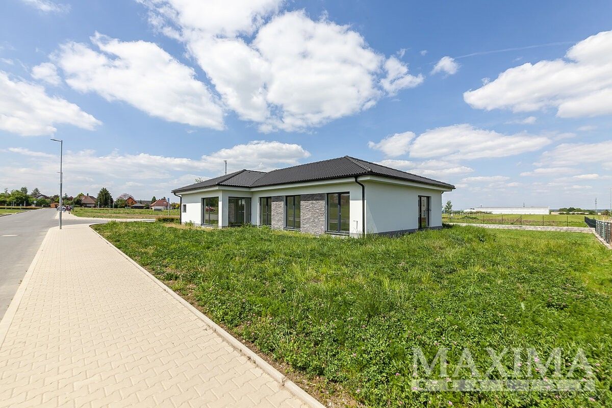 Prodej dům - Dolní Břežany, 252 41, 829 m²