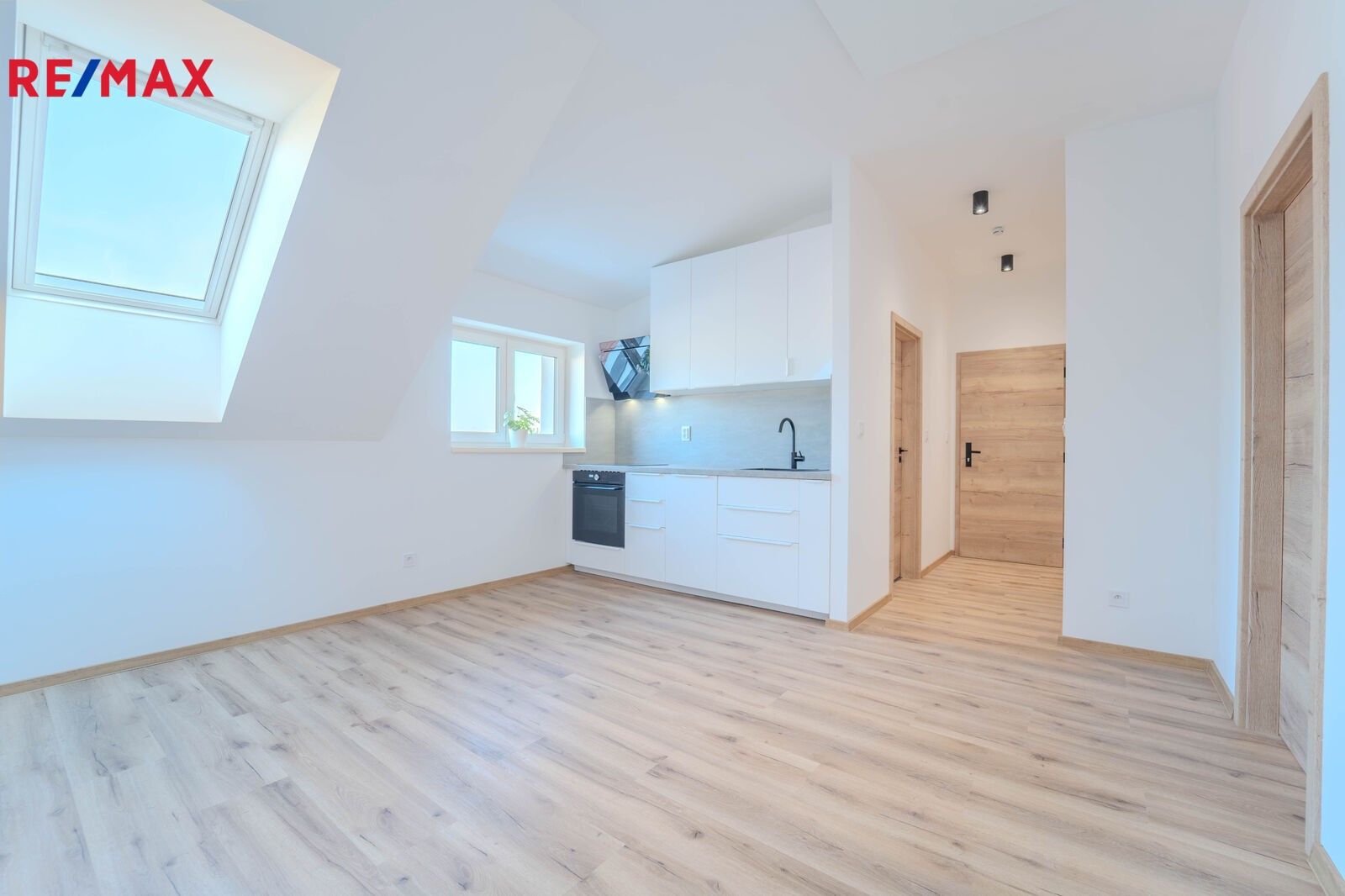 2+kk, Školská, Kolín, 36 m²