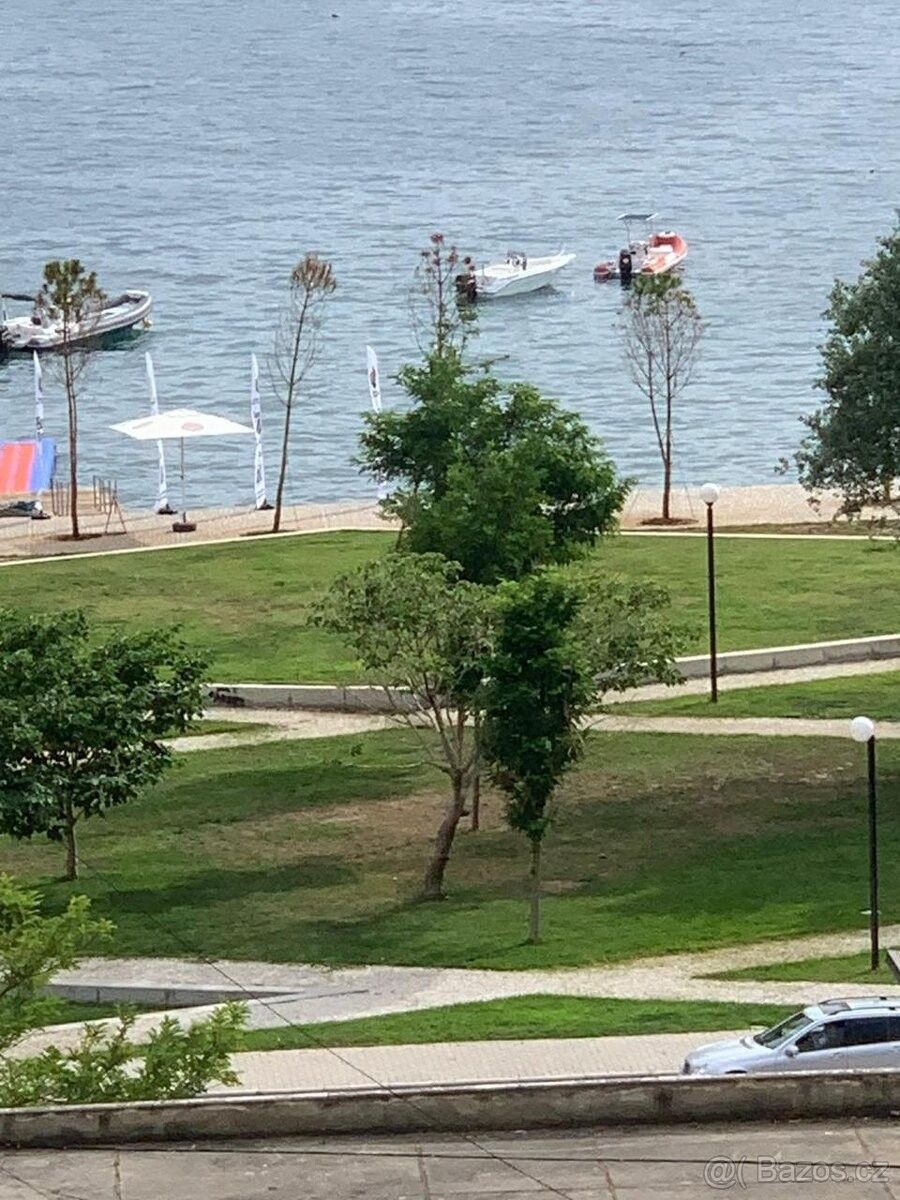 Byty, 987 66, Zahraničí