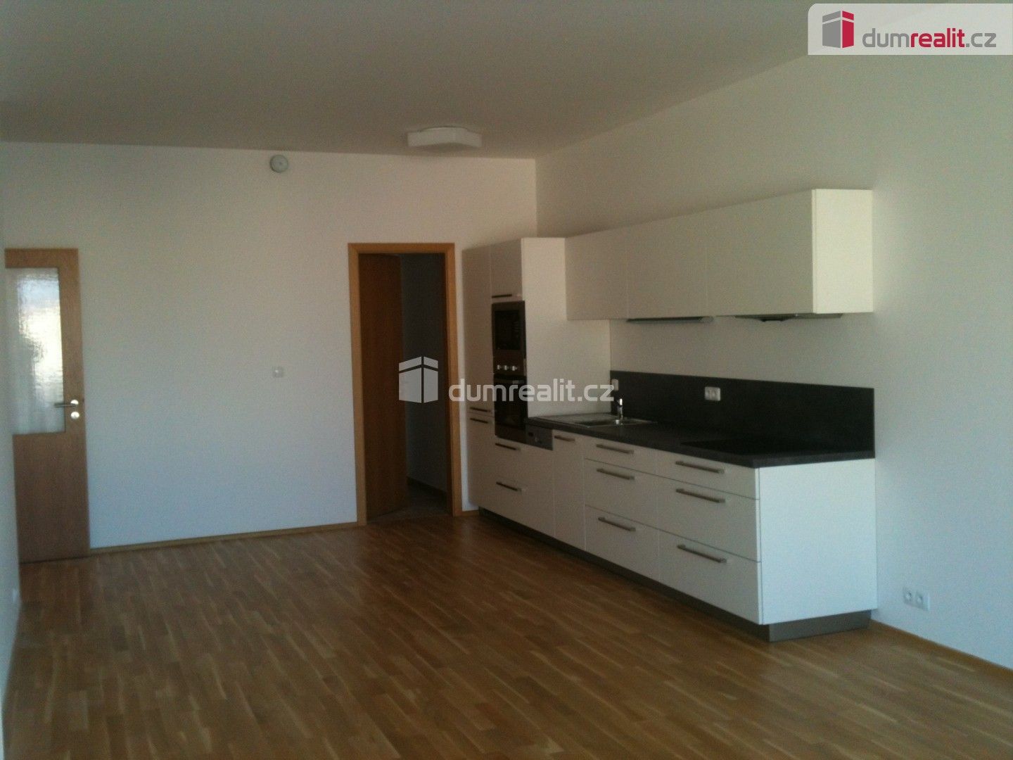 Pronájem byt 2+kk - Korunní, Praha, 72 m²