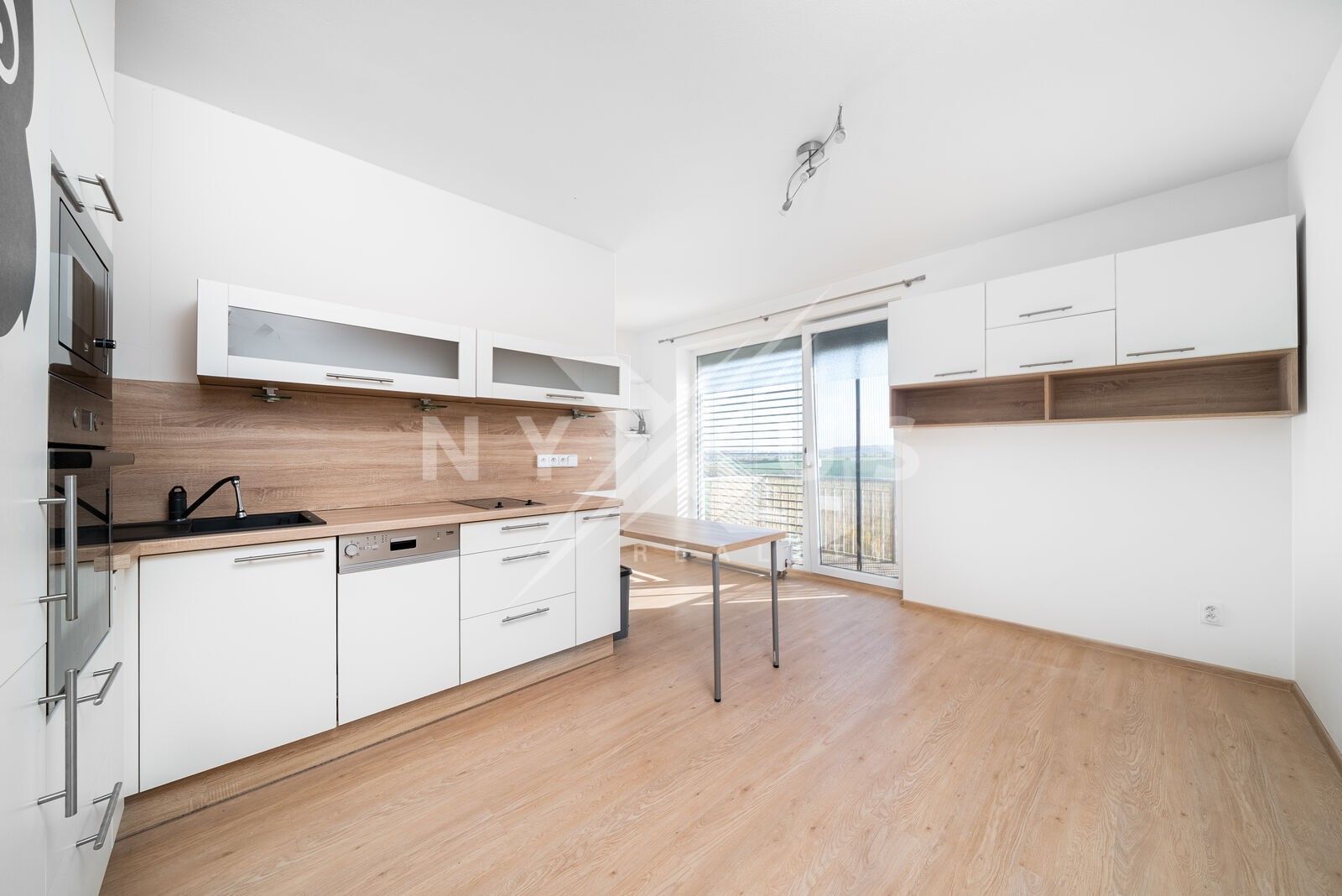 1+kk, Ječná, Hostivice, 32 m²