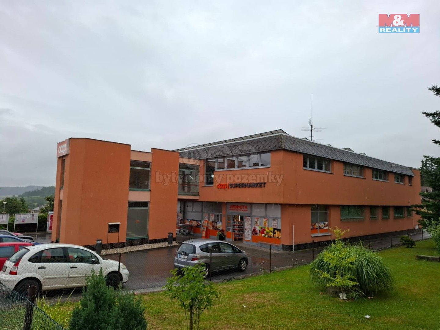 Obchodní prostory, Čestice, 484 m²