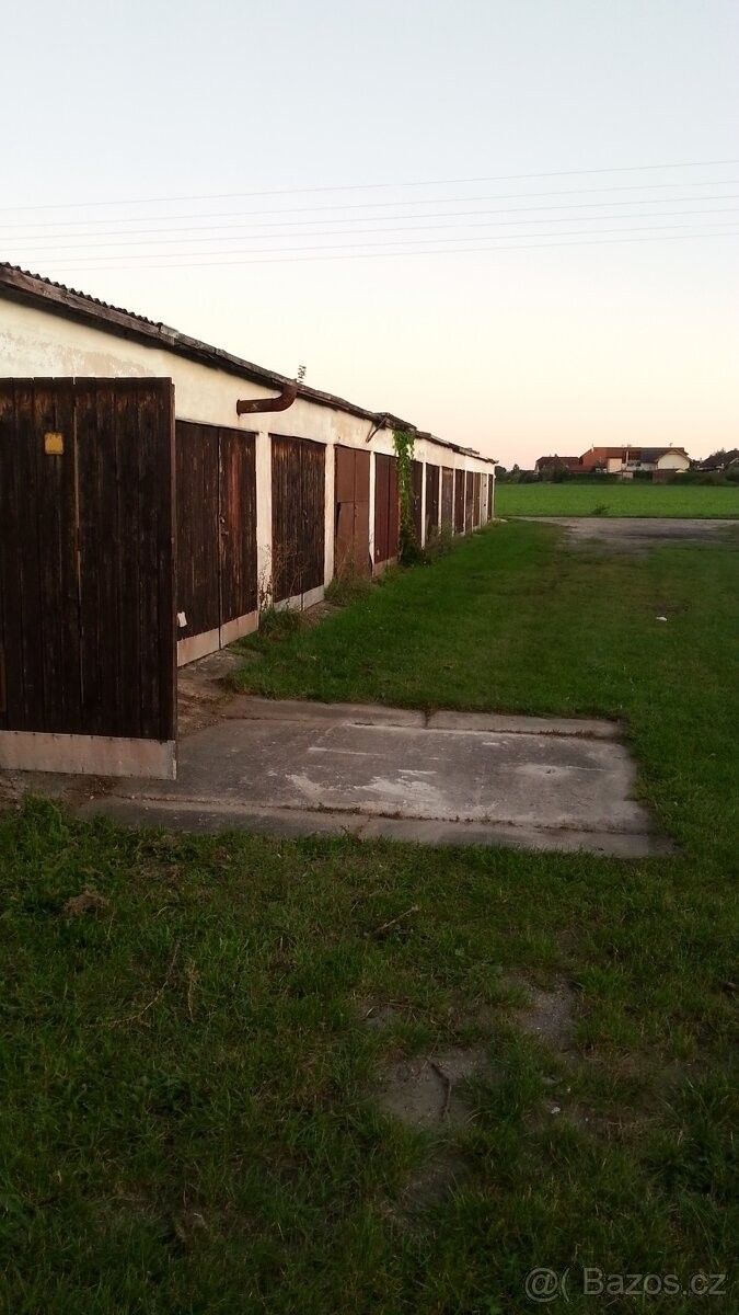 Garáže, Boršov nad Vltavou, 370 01