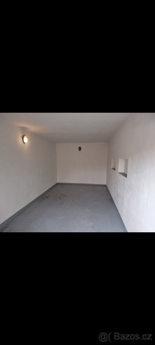 Garáže, Český Těšín, 737 01