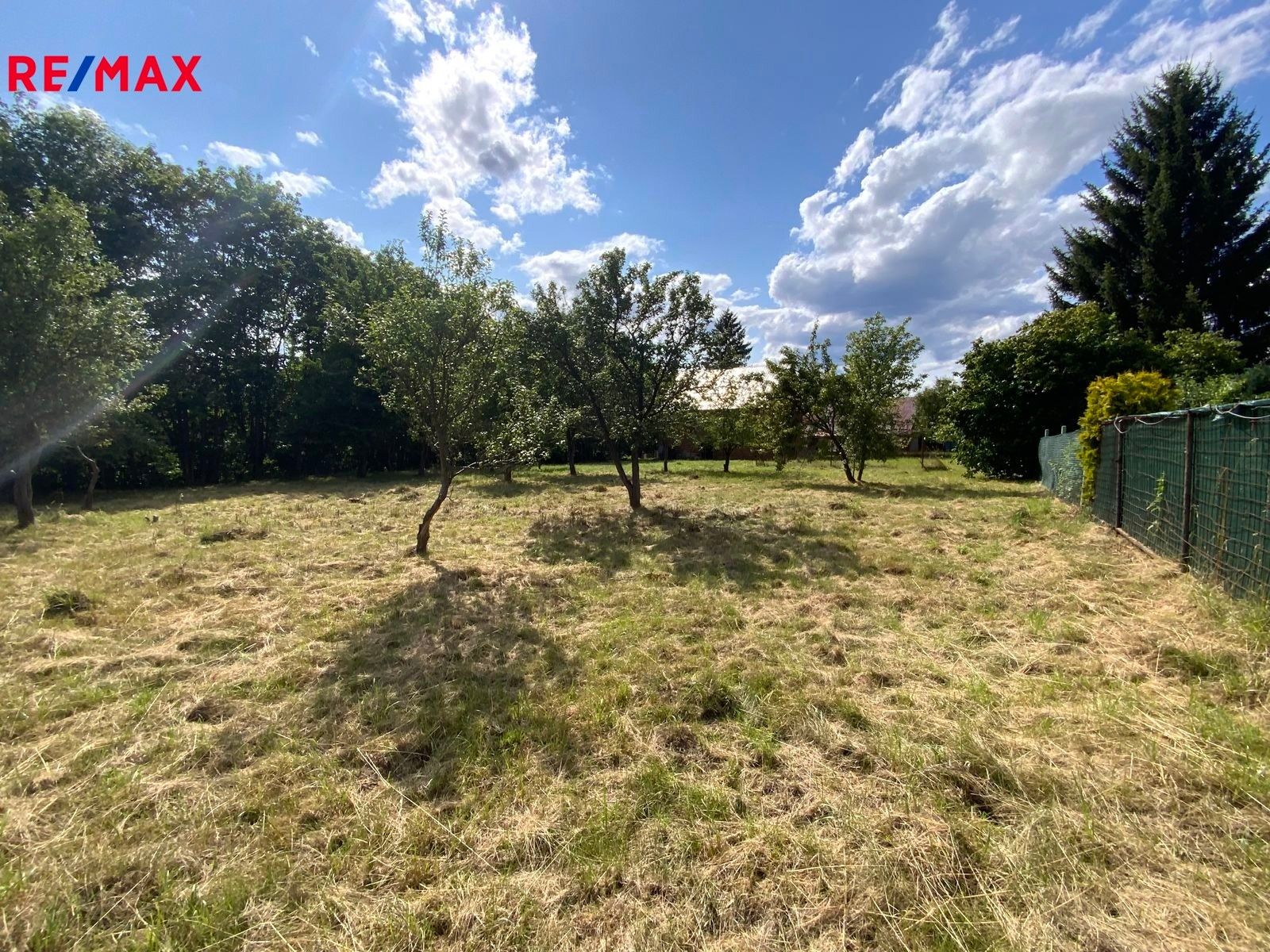 Prodej pozemek pro bydlení - Ostrov, 2 m²