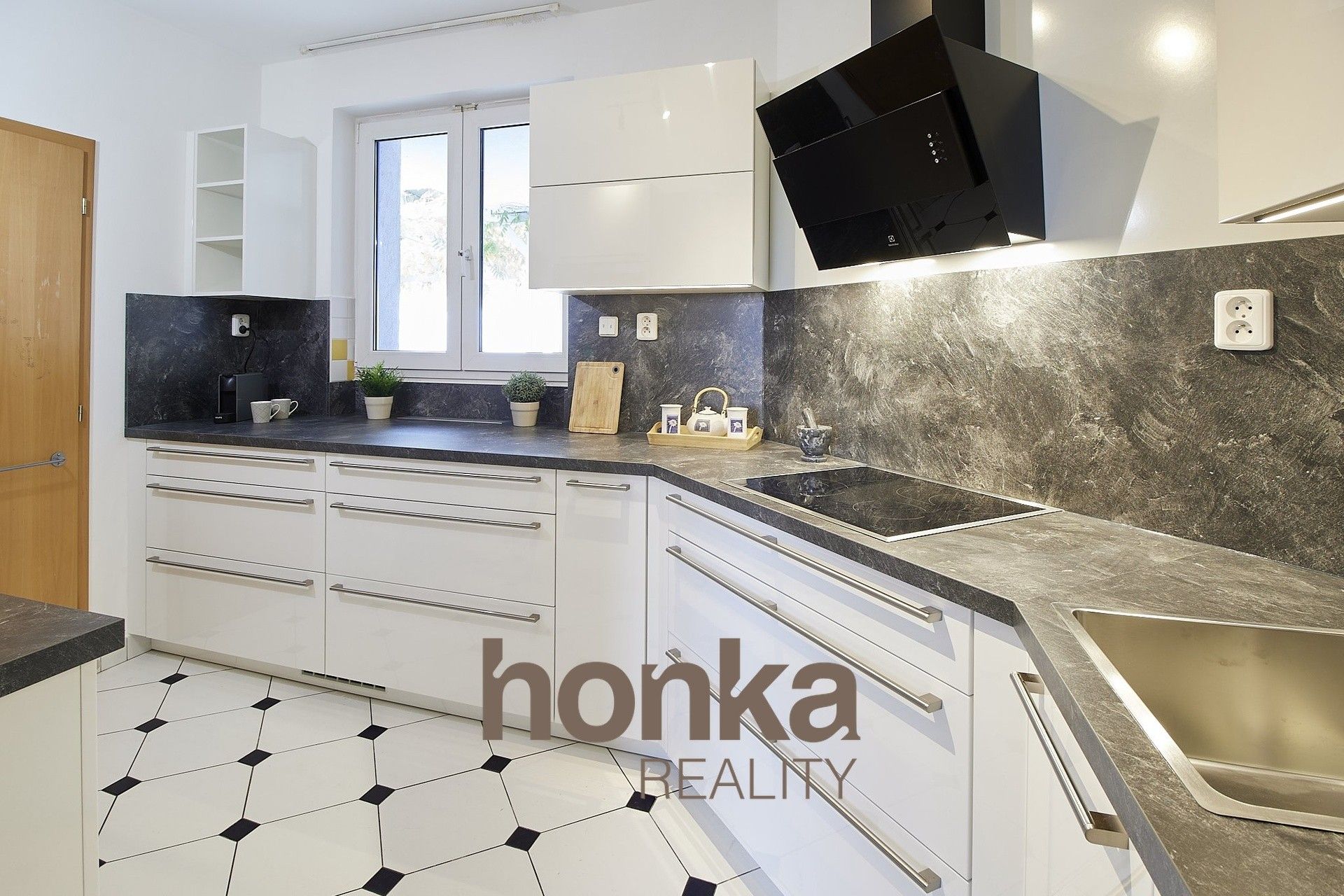 Pronájem rodinný dům - Souběžná I, Praha, 310 m²