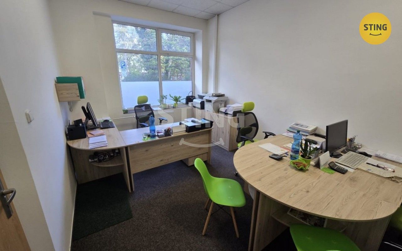 Kanceláře, nám. Míru, Třinec, 25 m²