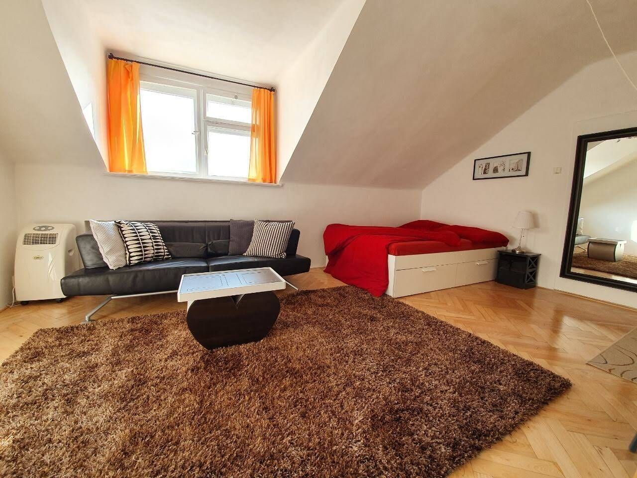 Pronájem byt 1+kk - Újezd, Praha, 29 m²