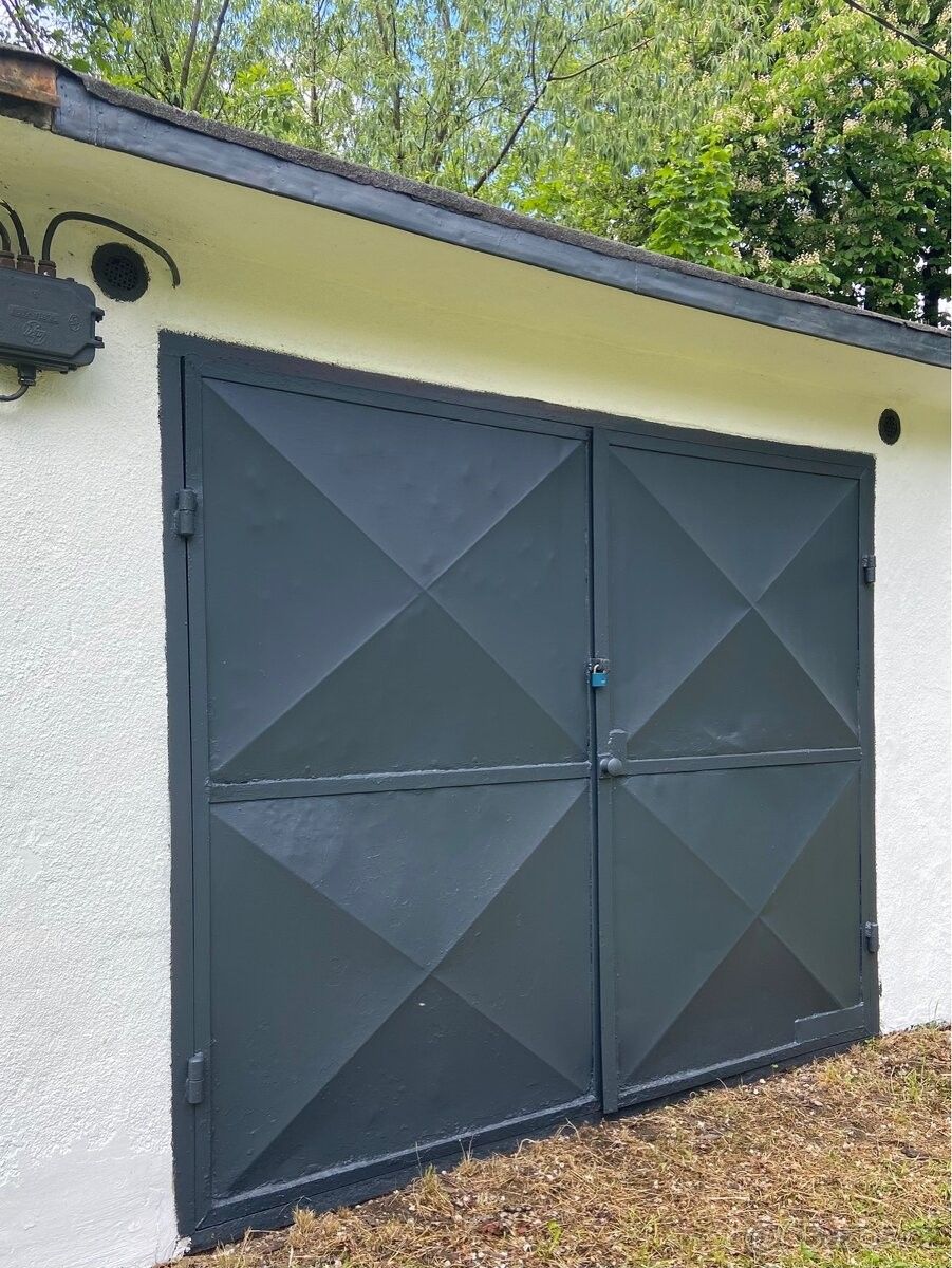 Garáže, Třinec, 739 61