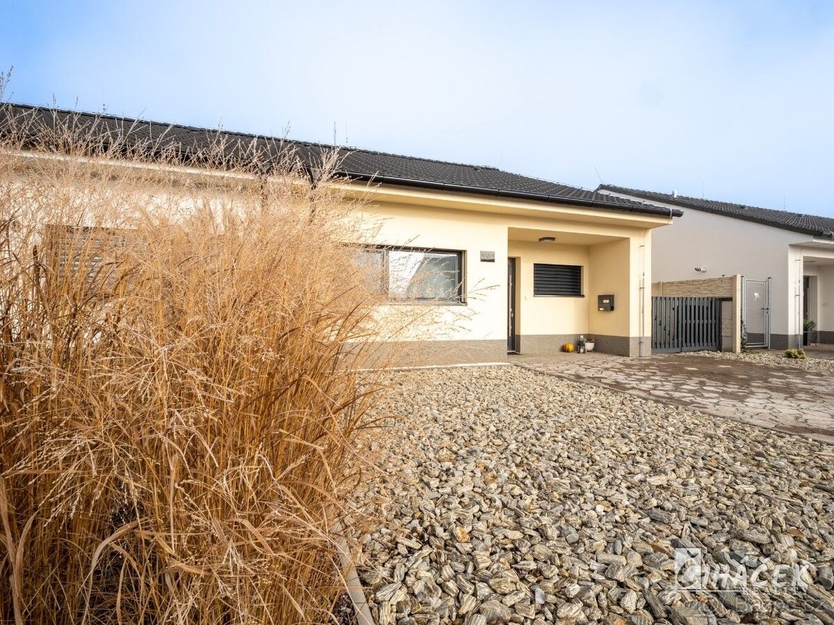 Rodinné domy, Hevlín, 671 69