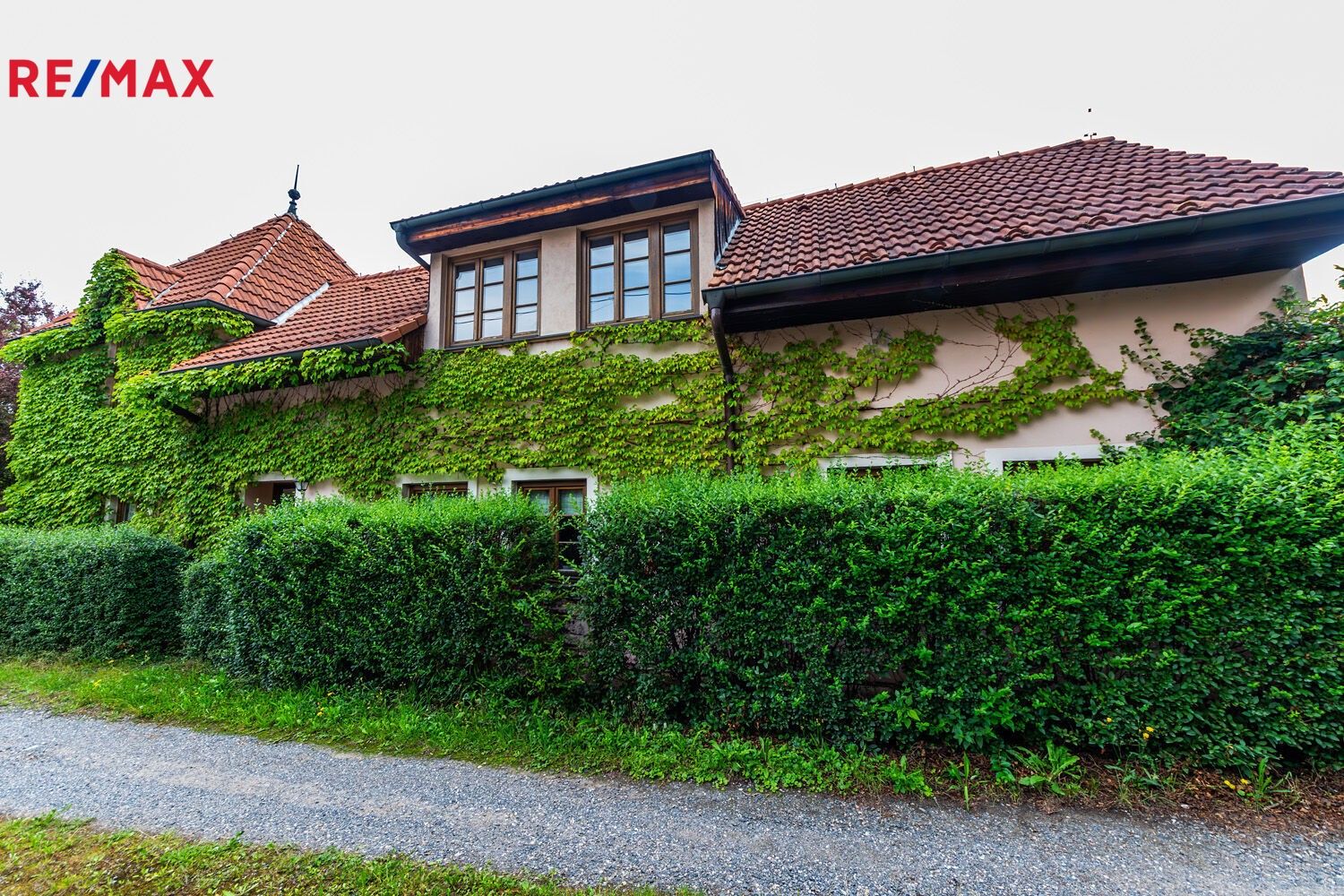 Prodej dům - Na Návsi, Všenory, 158 m²