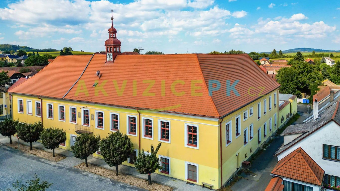 Ubytovací zařízení, nám. Dr. Tyrše, Čechtice, 1 672 m²