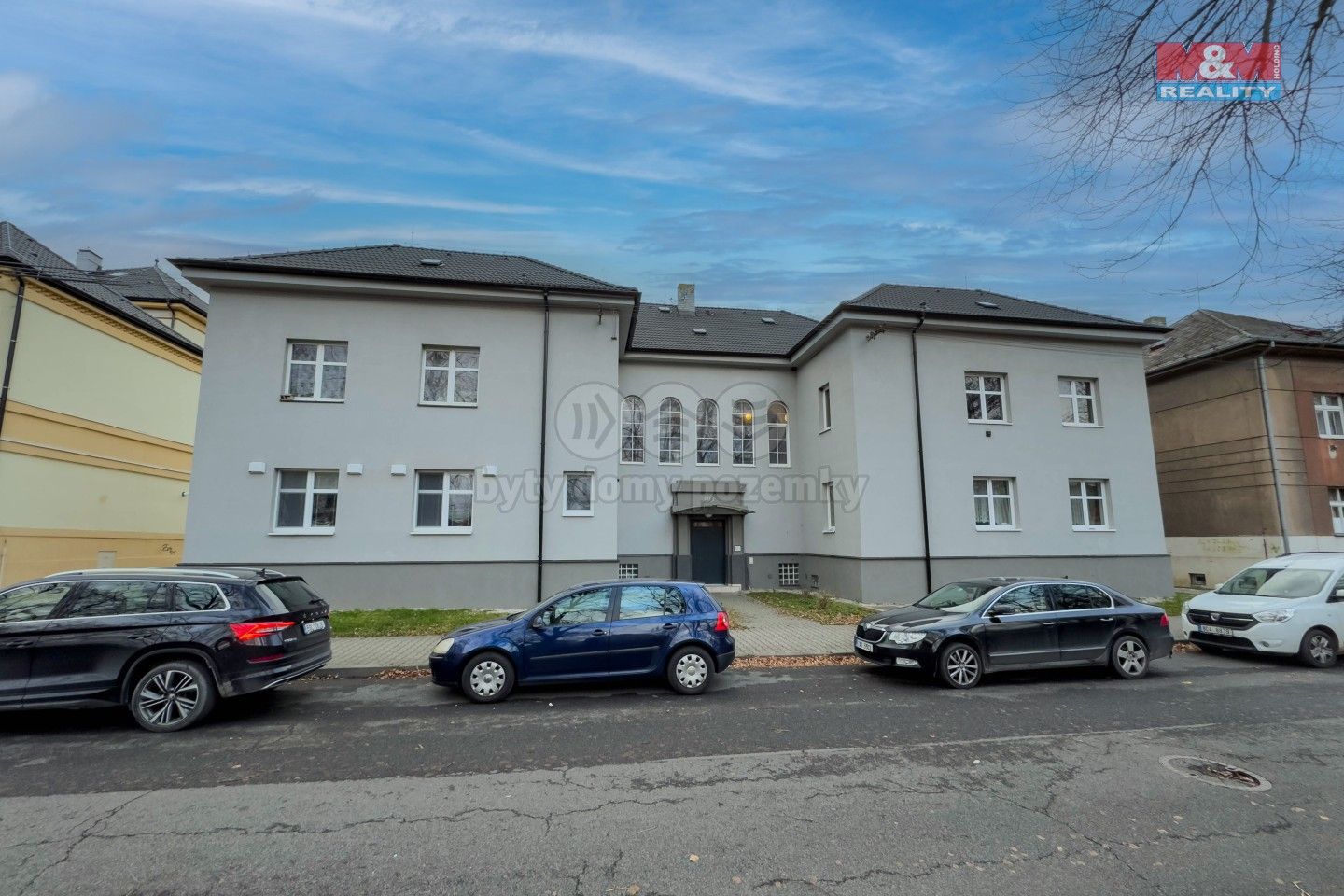 1+1, náměstí Míru, Králův Dvůr, 48 m²