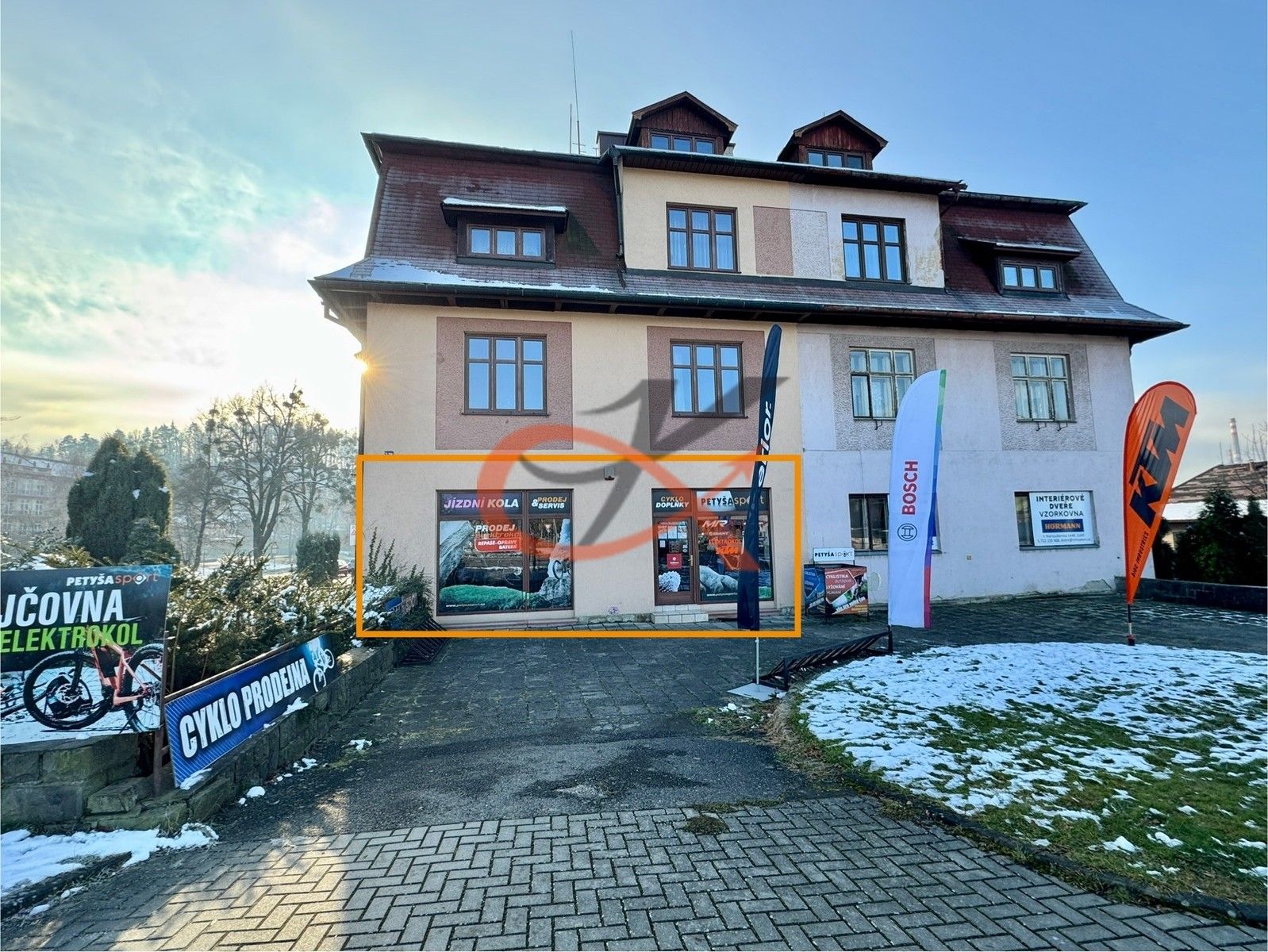 Obchodní prostory, Tyršovo nábřeží, Rožnov pod Radhoštěm, 90 m²