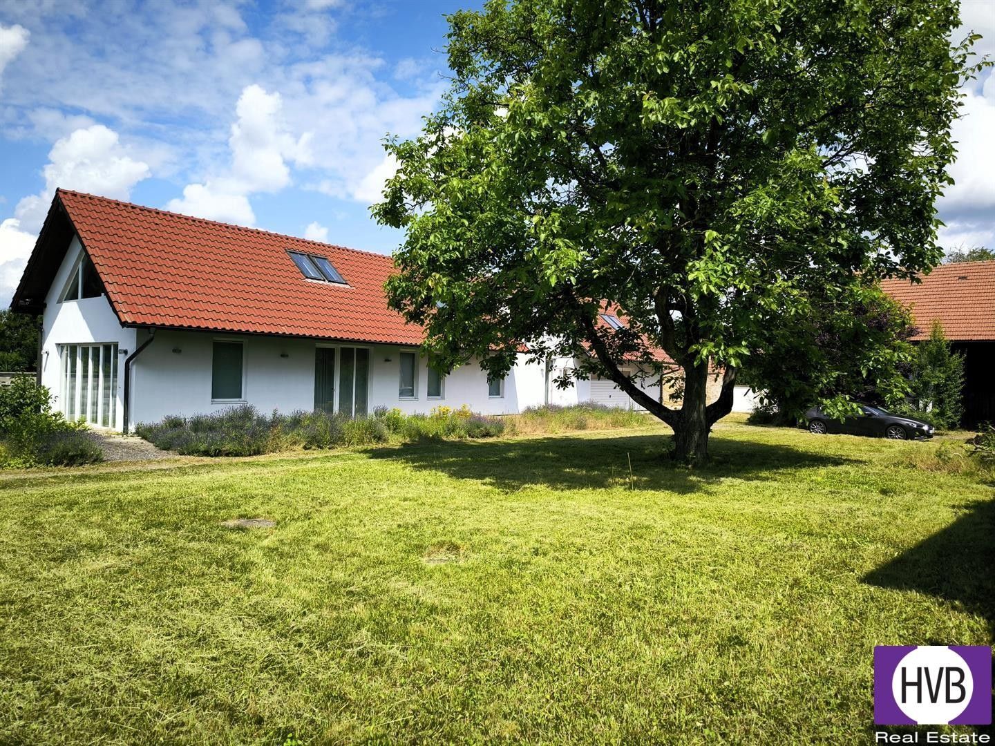 Prodej dům - Běrunice, 310 m²