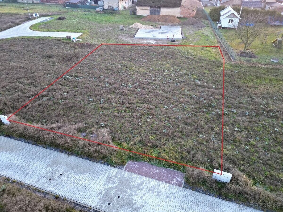 Prodej pozemek pro bydlení - Straky, 289 25, 773 m²