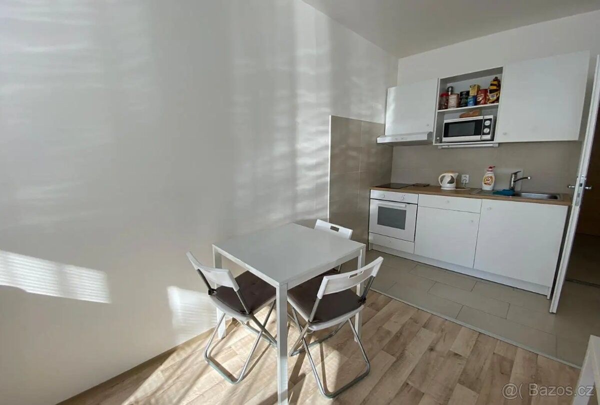 1+kk, Praha, 140 00, 38 m²