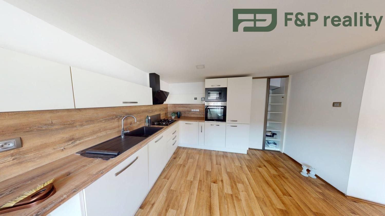 2+kk, Komenského, Žleby, 77 m²