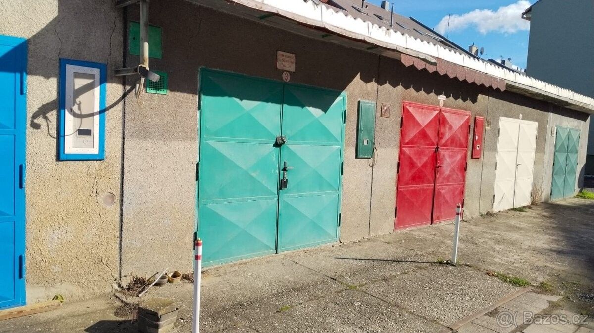 Garáže, Opava, 746 01