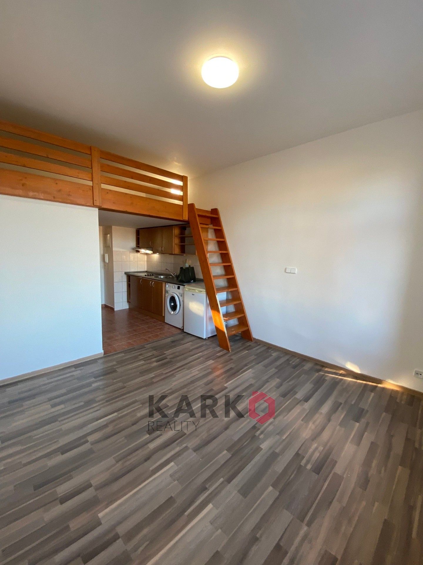 Pronájem byt 1+kk - Freyova, Praha, 30 m²