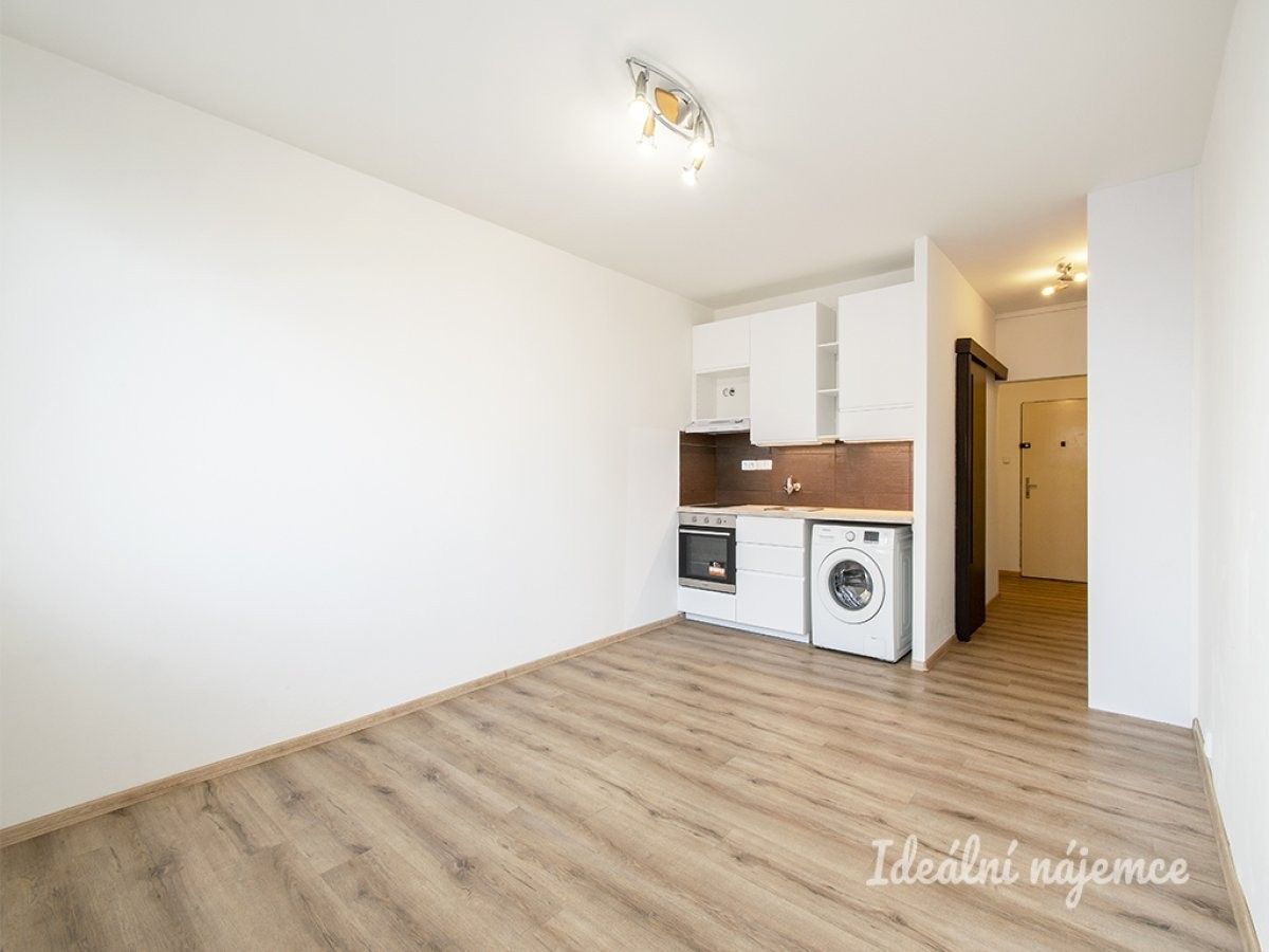 Pronájem byt 1+kk - Jabloňová, Praha, 27 m²