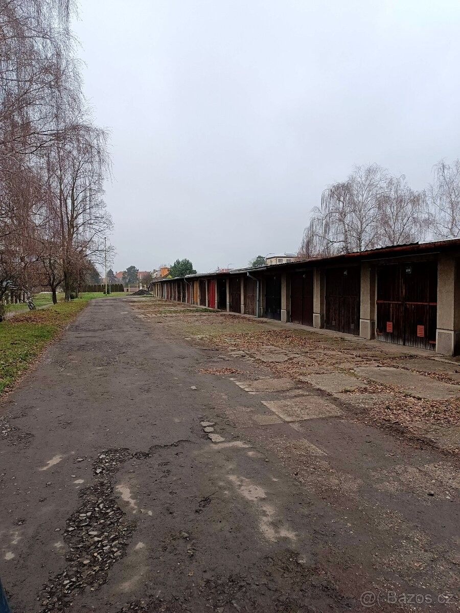 Garáže, Hulín, 768 24