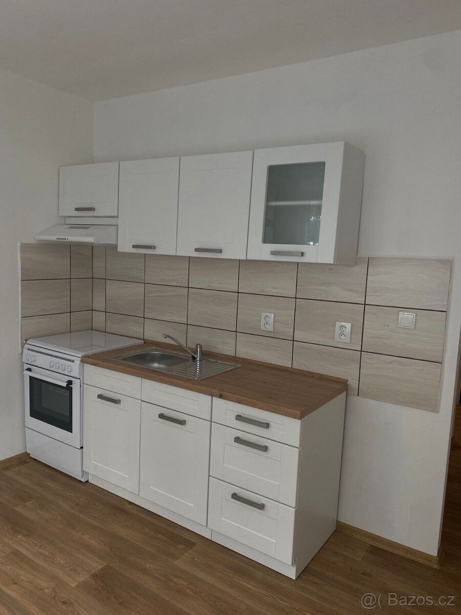 Byty, Chvaletice, 533 12