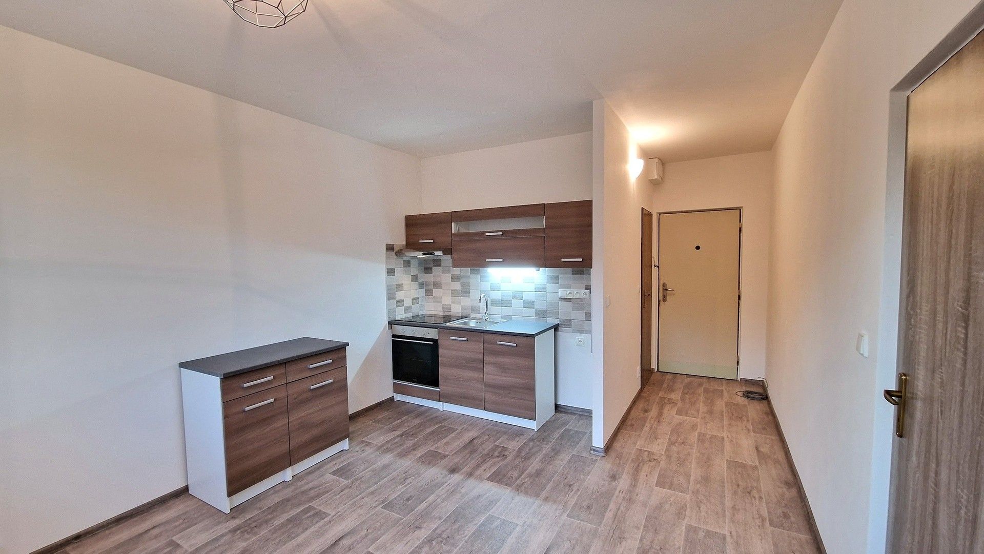 1+1, Tuchomyšlská, Chlumec, 38 m²