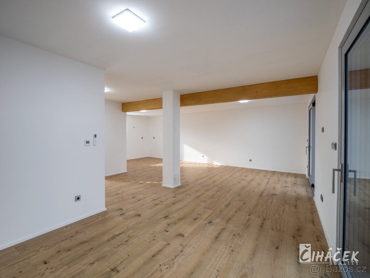 Rodinné domy, Loděnice u Moravského Krumlova, 671 75