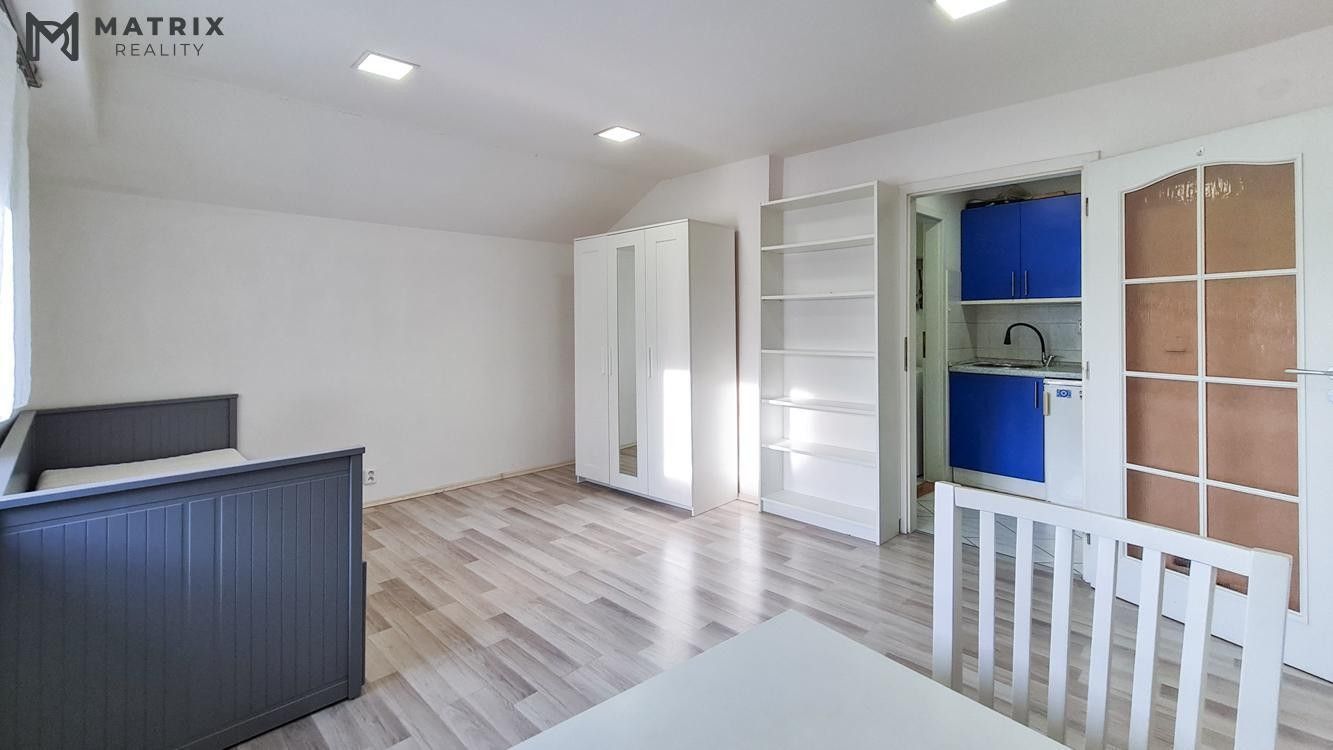 Pronájem byt 1+kk - Vršovické náměstí, Praha, 29 m²