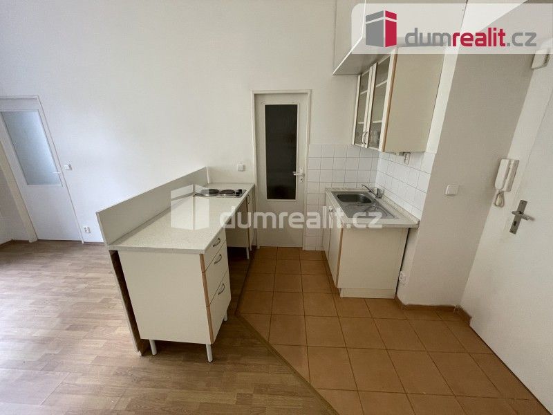 Pronájem byt 2+kk - Kmochova, Praha, 35 m²