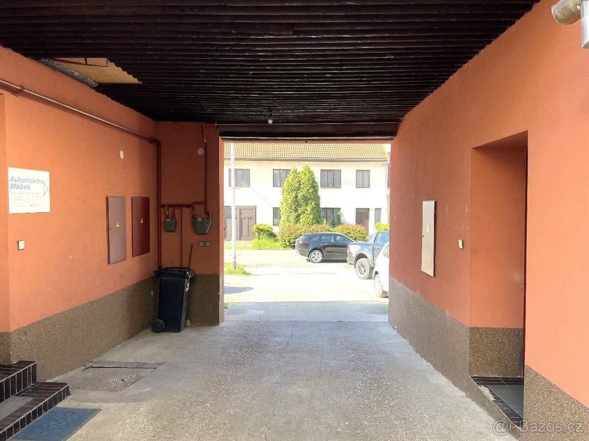 Pronájem obchodní prostory - Uherský Brod, 688 01