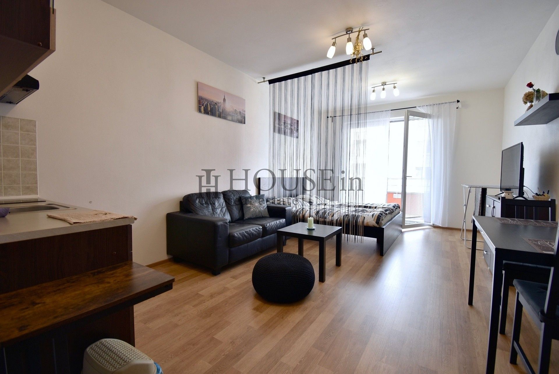 Pronájem byt 1+kk - Hlučkova, Praha, 33 m²