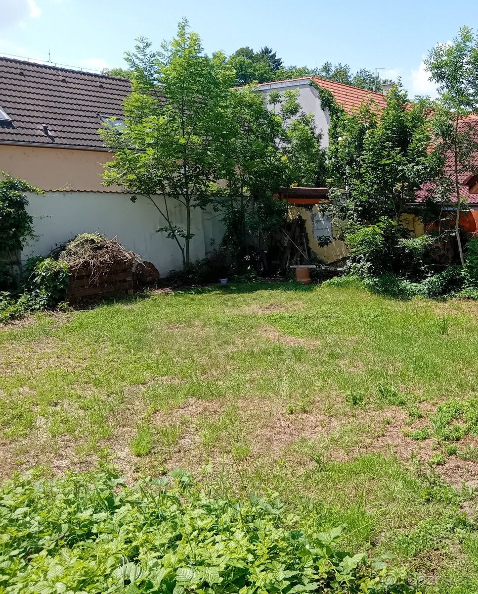 Zahrady, Praha, 100 00, 160 m²