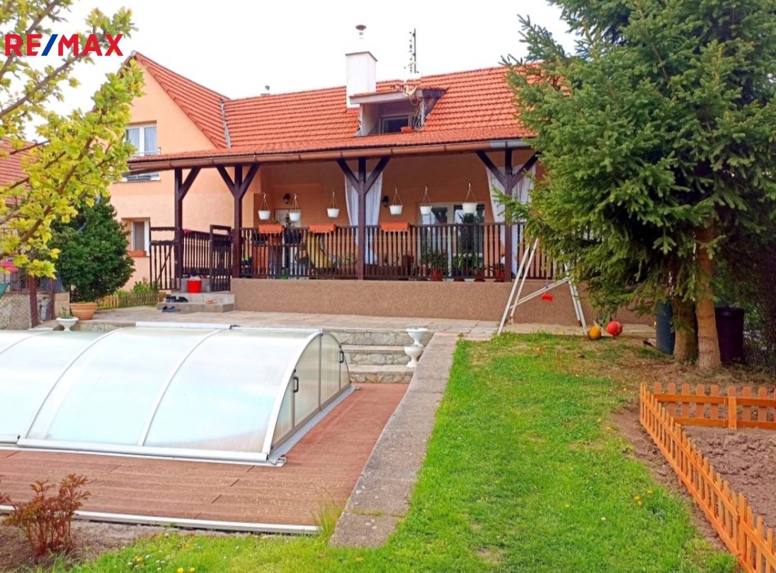 Prodej dům - Velká Černoc, Měcholupy, 180 m²