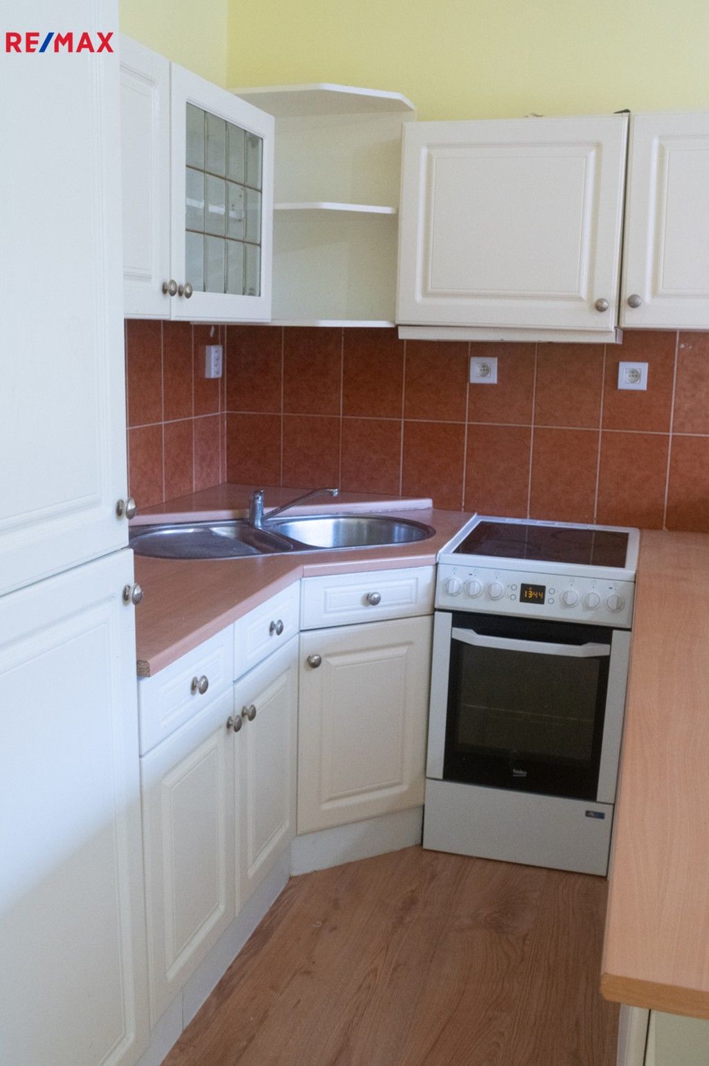 2+kk, Dr. A. Hejny, Úpice, 65 m²