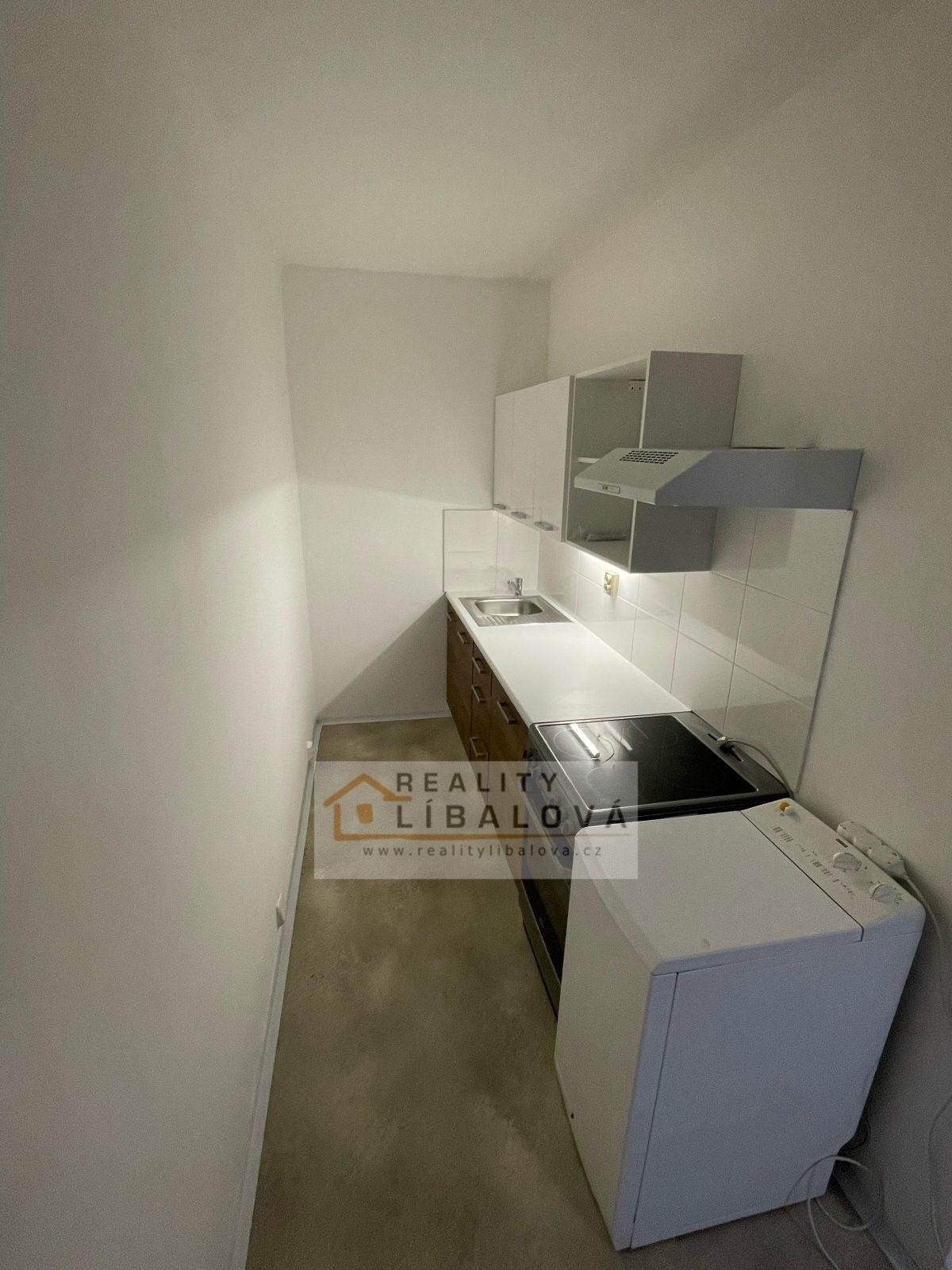 Pronájem byt 1+kk - Vinařská, Ústí nad Labem, 32 m²