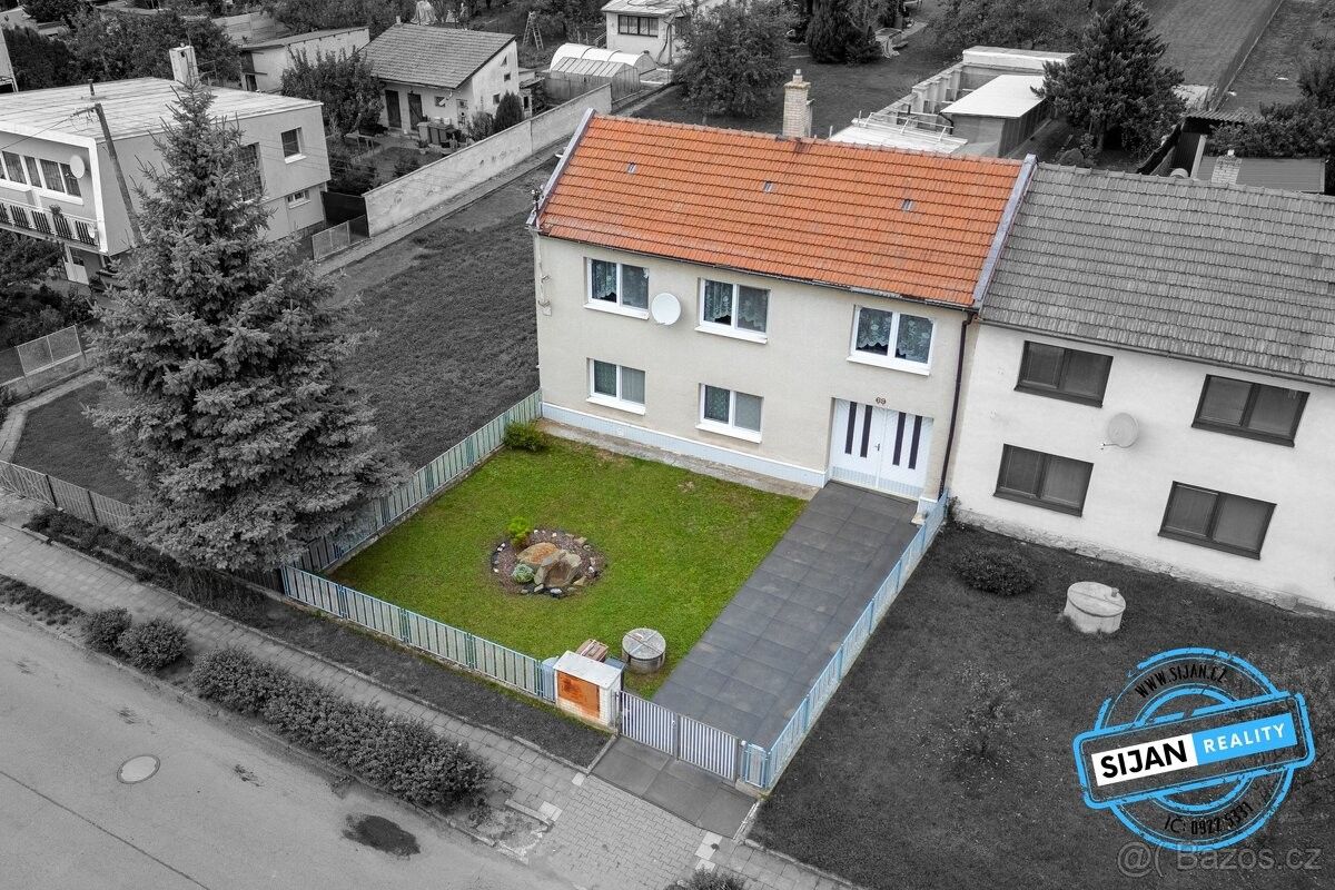 Rodinné domy, Pivín, 798 24