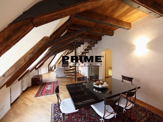 4+kk, Vlašská, Praha, 221 m²