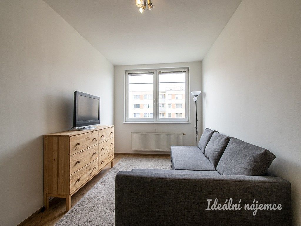 Pronájem byt 1+kk - Hnězdenská, Praha, 25 m²