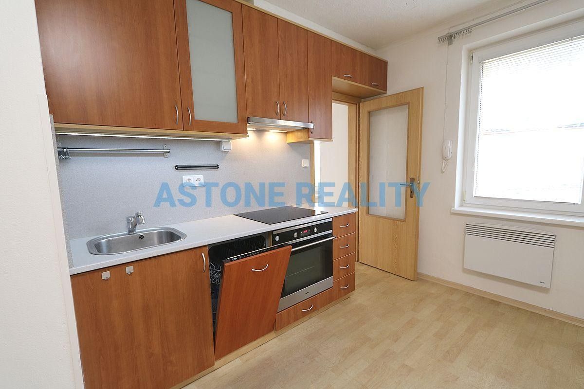 2+kk, Husova, Úvaly, 38 m²