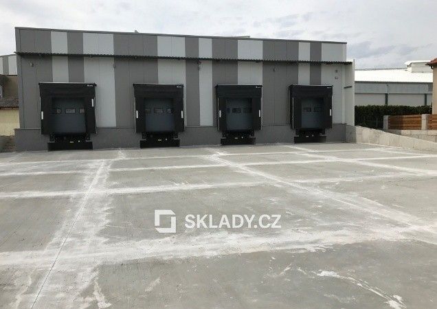 Sklady, Tuchoraz, 6 500 m²