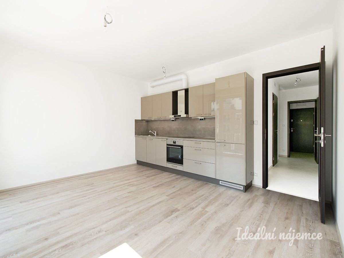 Pronájem byt 2+kk - Drnovská, Praha, 53 m²