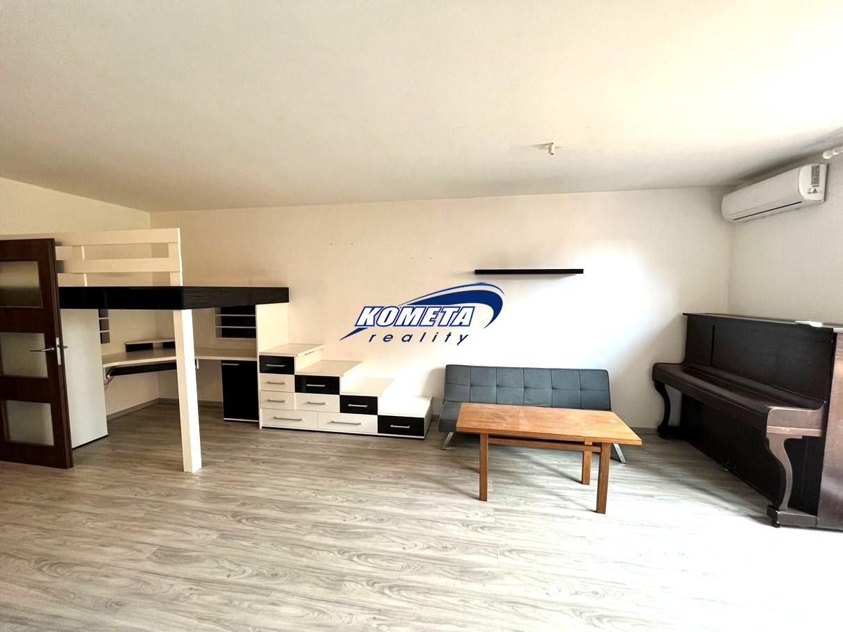 Pronájem byt 1+kk - Nad Dolinami, Vranovice, 47 m²