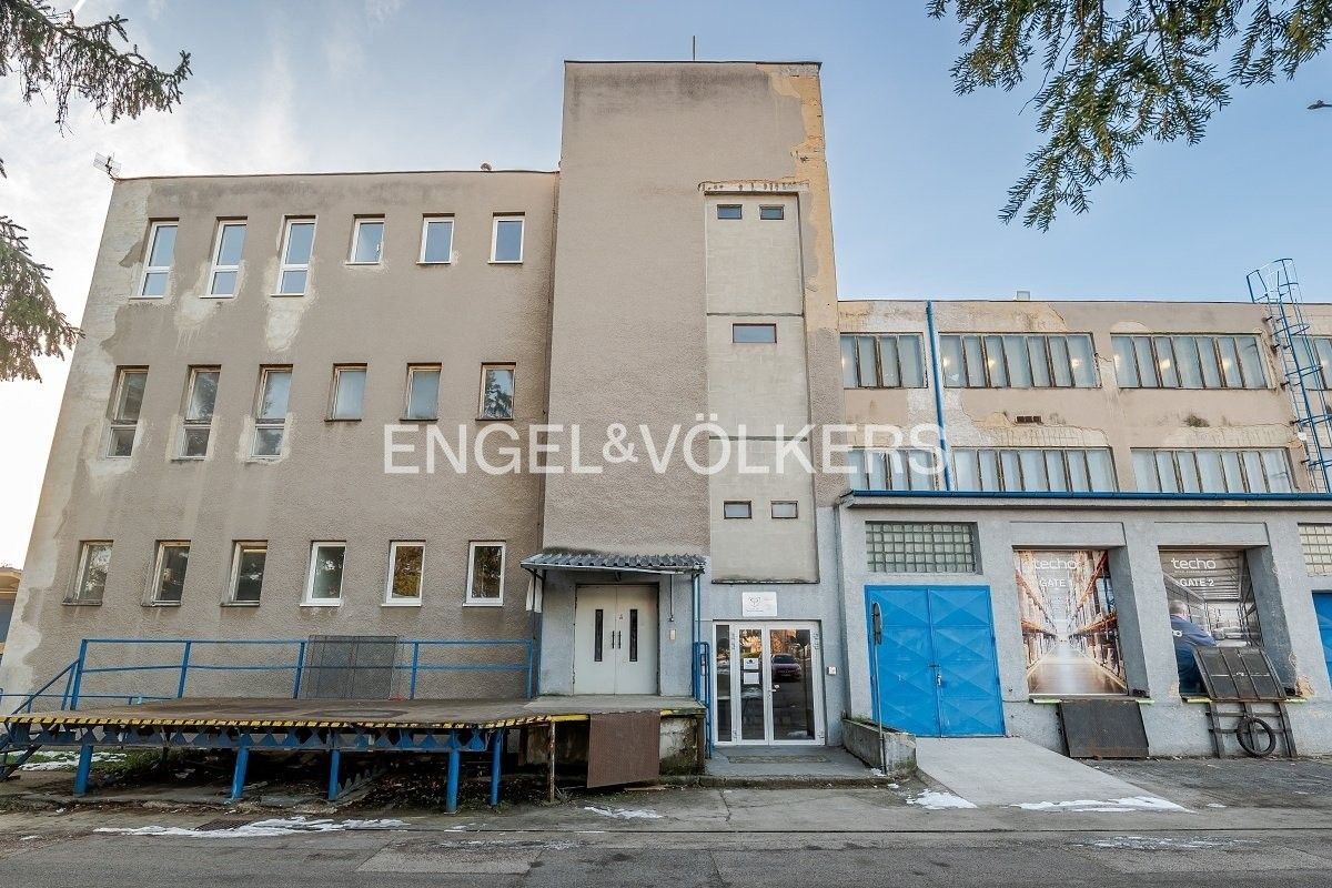 Sklady, U továren, Praha, 310 m²