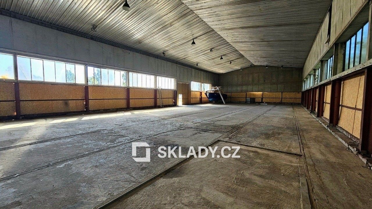 Sklady, Praha, 1 100 m²